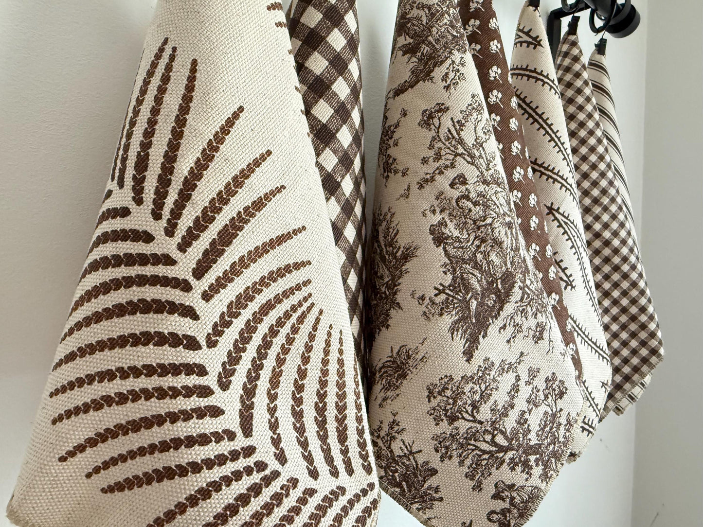 Brown Fern Leaf Print Upholstery Fabric – Nature-Inspired Botanical Design